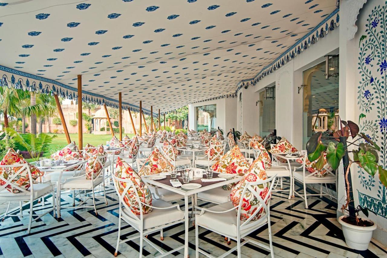 Radisson Blu Udaipur Palace Resort & Spa ภายนอก รูปภาพ